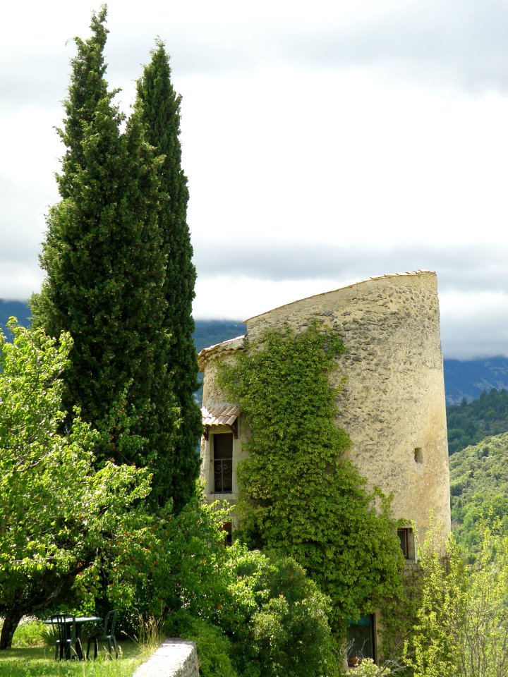 Montbrun-les-Bains Château 3