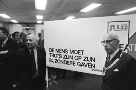 Montagehal bij Stork Werkspoor Diesel in gebruik gesteld door Den Uyl in Amsterd, Bestanddeelnr 927-6931