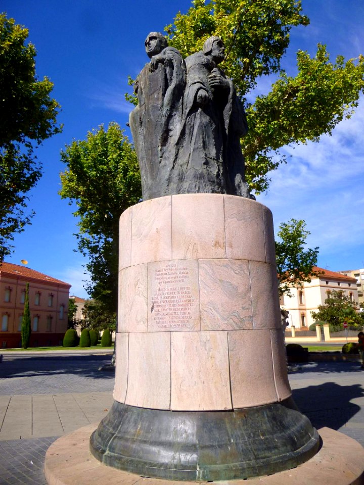 Monzón - Monumento a los Templarios 1