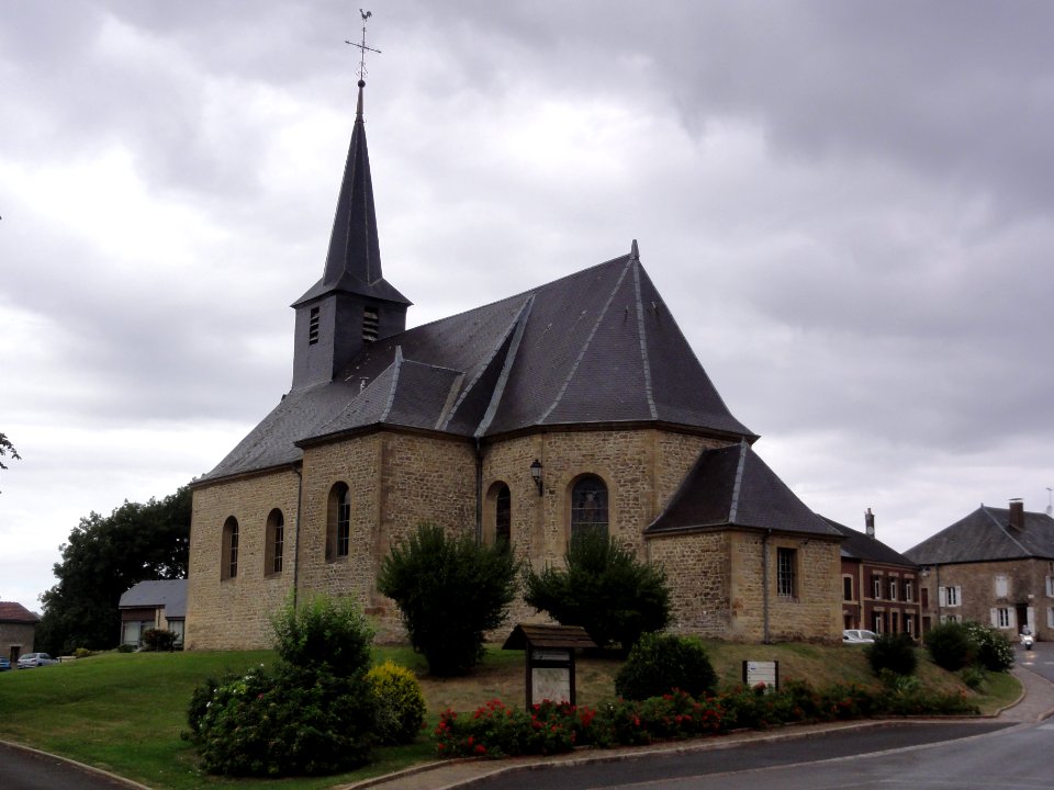 Montcornet (Ardennes) église (1)
