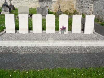 Montchâlons (Aisne) CWGC tombes d'aviateurs