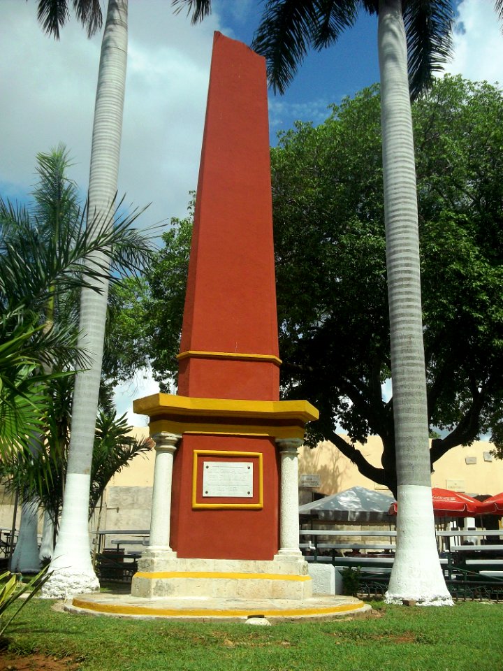 Monumento a Sebastián Molas, Mérida, Yucatán (01)