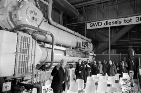 Montagehal bij Stork Werkspoor Diesel in gebruik gesteld door Den Uyl in Amsterd, Bestanddeelnr 927-6938