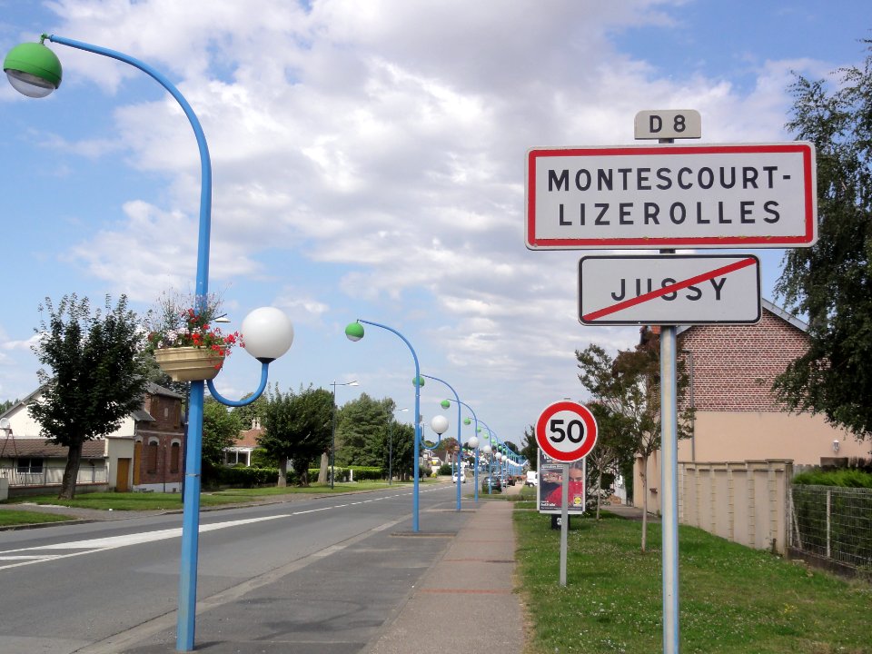 Montescourt-Lizerolles (Aisne) city limit sign, coming from Jussy