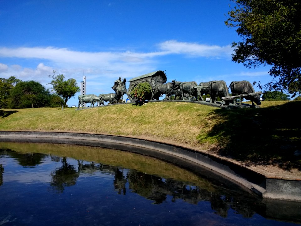 Monumento a la carreta en Parque Batlle