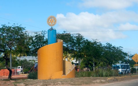 Monumento a la entrada de Porlamar