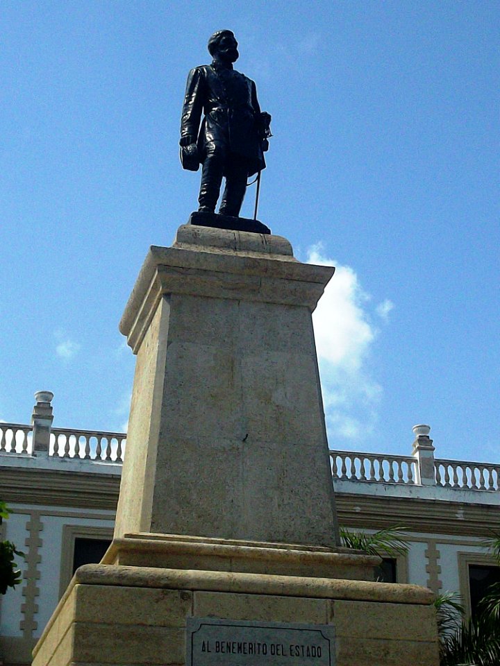 Monumento a Manuel Cepeda Peraza, Mérida, Yucatán (01c)