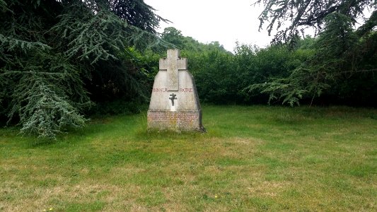 Monuments aux morts d'Arnouville (Eure-et-Loir)