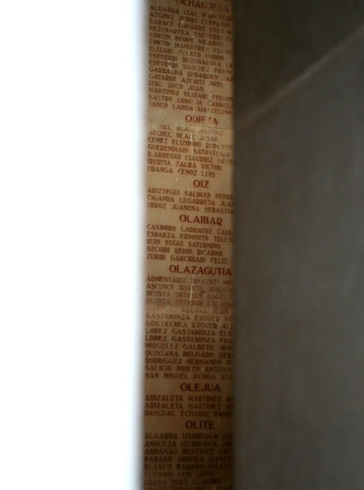 Monumento a los Caidos list