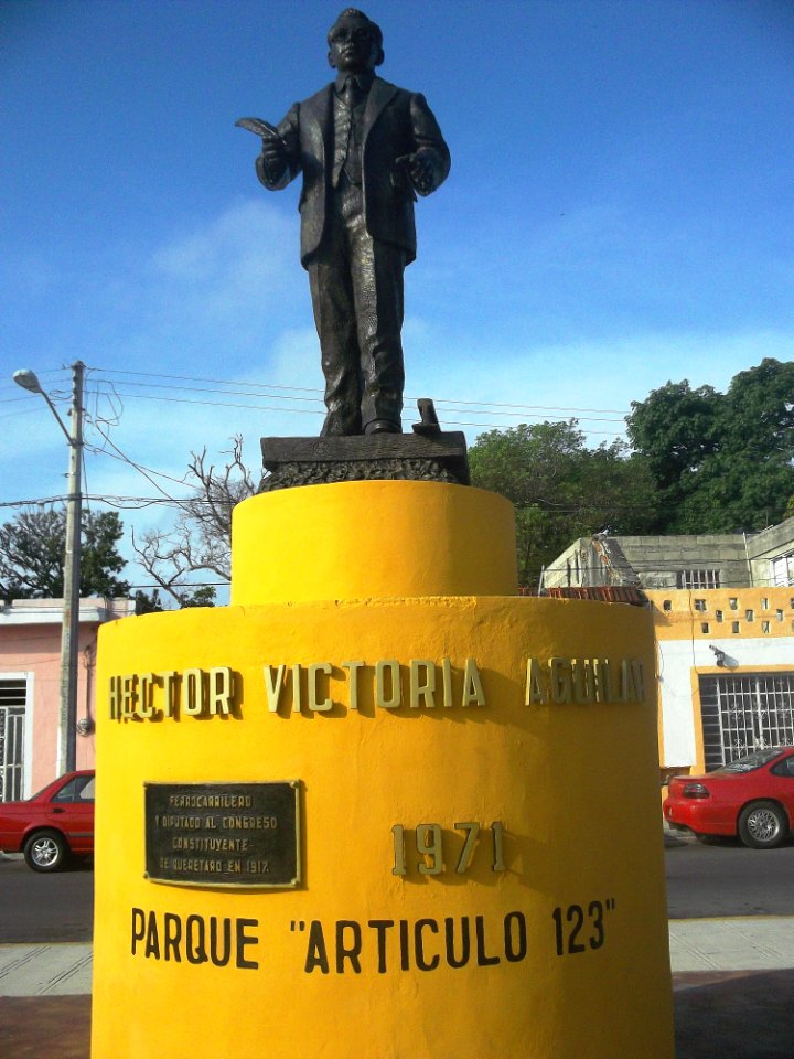 Monumento a Héctor Victoria Aguilar, Mérida, Yucatán (01a)