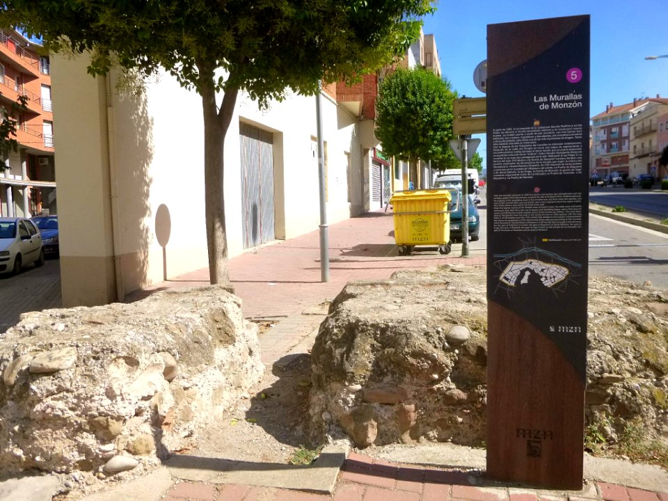 Monzón - Restos de las Murallas