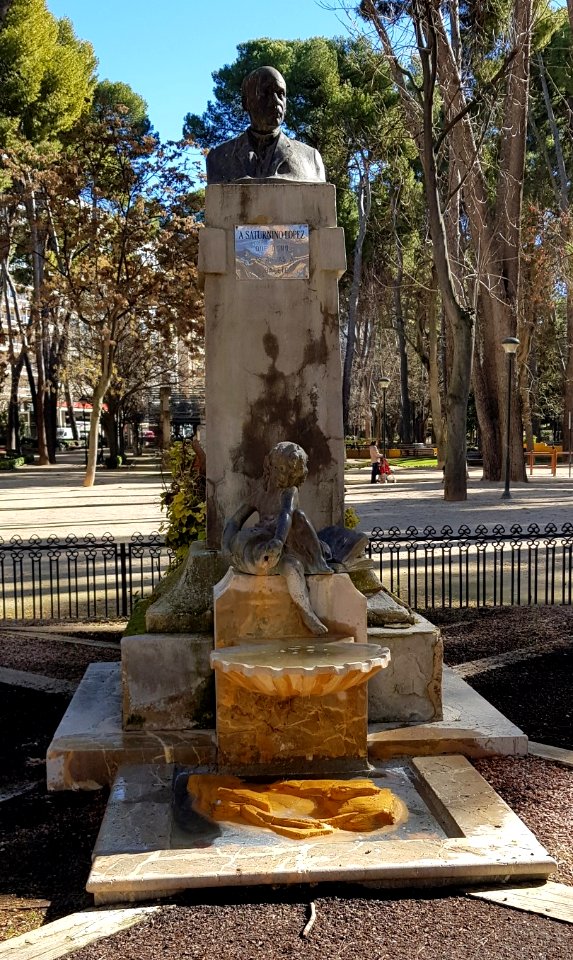 Monumento a Saturnino López. Parque Abelardo Sánchez. Albacete