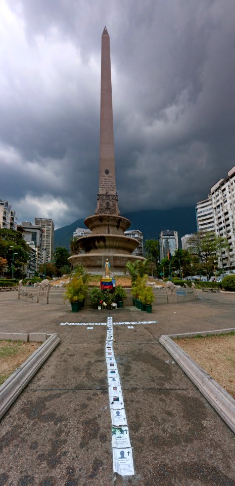 Monumento a los caidos en Plaza Francia