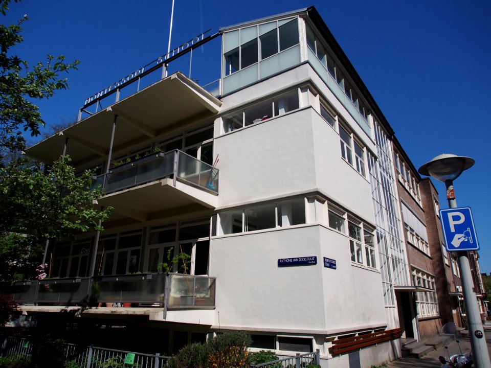 Montessorie school Anthonie van Dijckstraat hoek Albrecht Dürerstraat school pic1