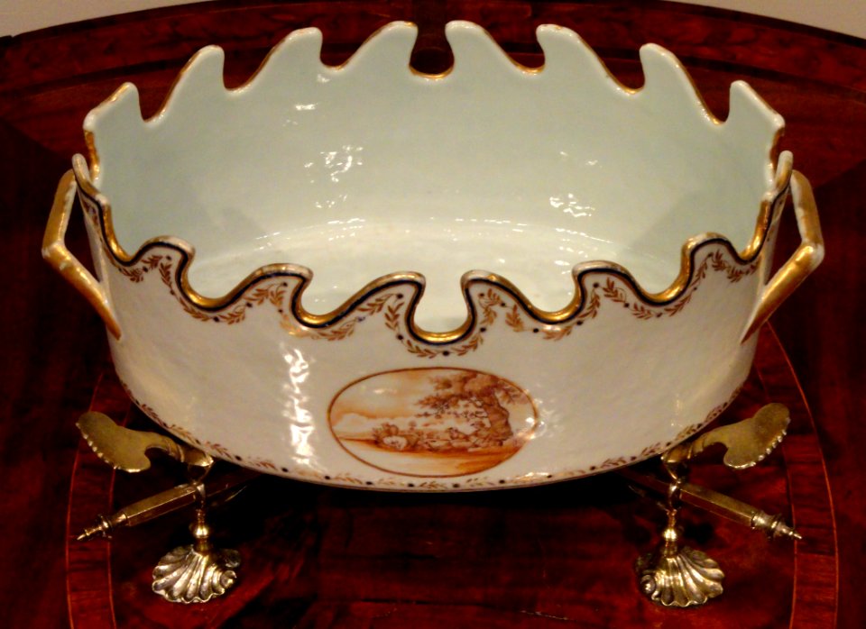 Monteith, Jingdezhen, China, 1795-1815, hard-paste porcelain - National Gallery of Art, Washington - DSC09732