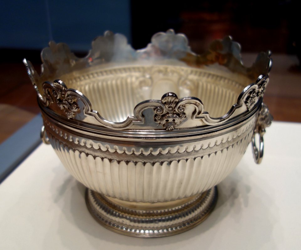 Monteith, John Leach, London, 1704-1705, silver - Cincinnati Art Museum - DSC04588