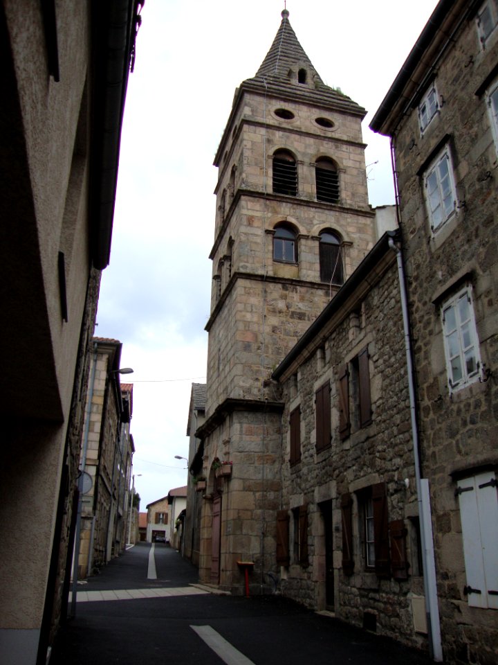Montfaucon-en-Velay (Haute-Loire, Fr) église St.Pierre, la tour
