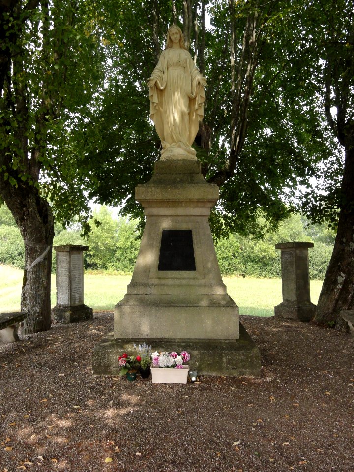 Mont-Villers (Bonzée, Meuse) oratoire-statue de la Vierge