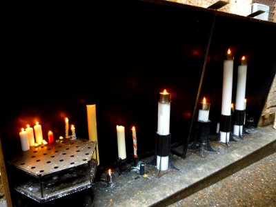 Montserrat - Velas votivas en el Camí de l'Ave Maria 3