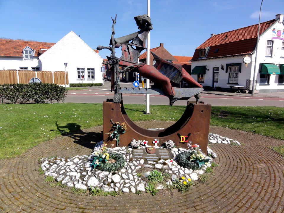 Montfort (Roerdalen) monument drie gesneuvelde militairen