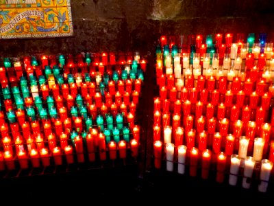 Montserrat - Velas votivas en el Camí de l'Ave Maria 7