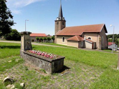 Montigny (M-et-M) église (04) et fontaine