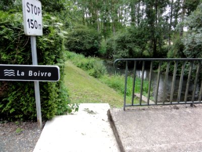 Montreuil-Bonnin (Vienne) la Boivre avec panneau