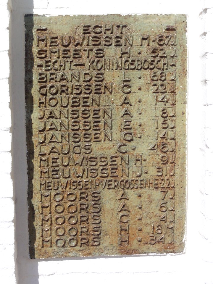Montfort (Limburg) massagraf, namenplaat 02 van 12
