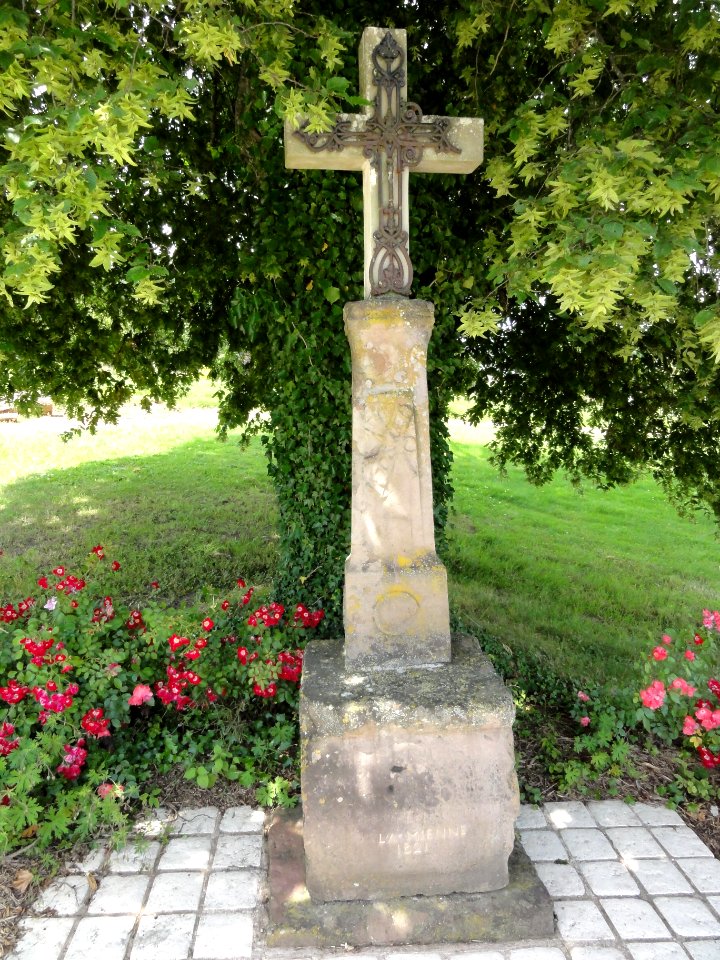 Montreux (M-et-M) croix de chemin