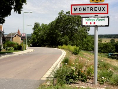 Montreux (M-et-M) city limit sign