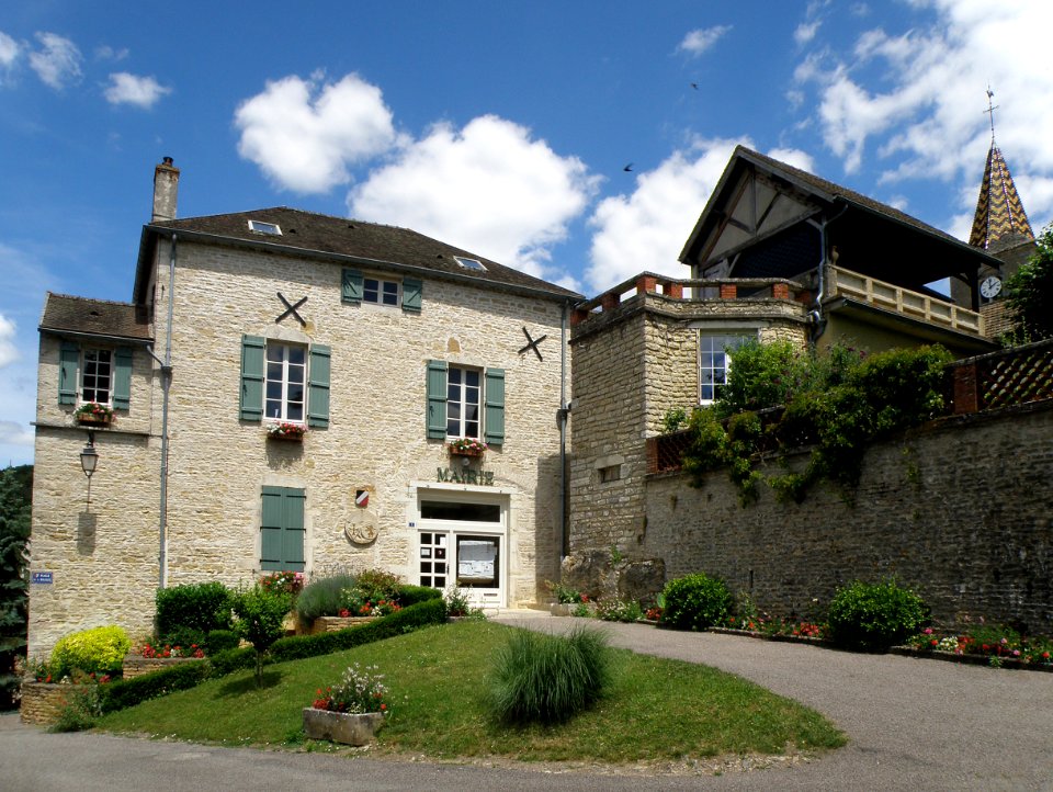 Monthelie Mairie 2