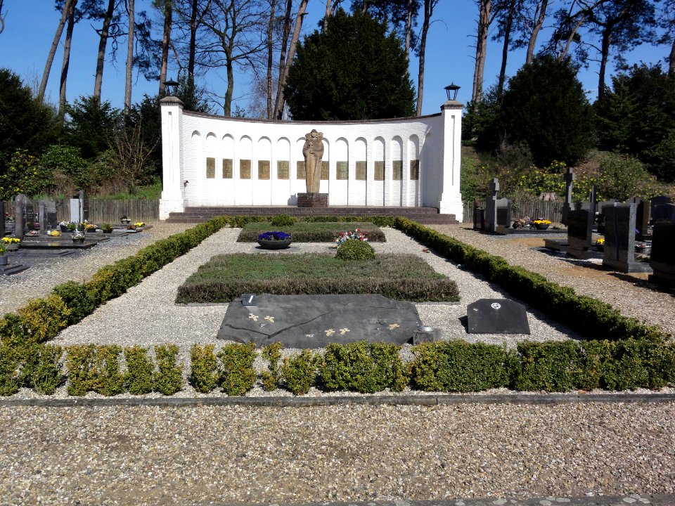 Montfort (Limburg) massagraf
