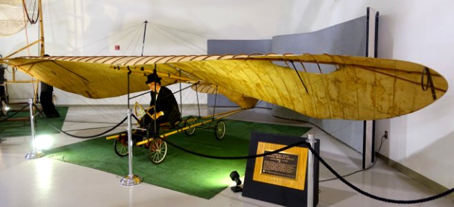 Montgomery Glider replica, International Historic Mechanical Engineering Landmark, 1996, original glider by John Joseph Montgomery, 1883 - Hiller Aviation Museum - San Carlos, California - DSC03210