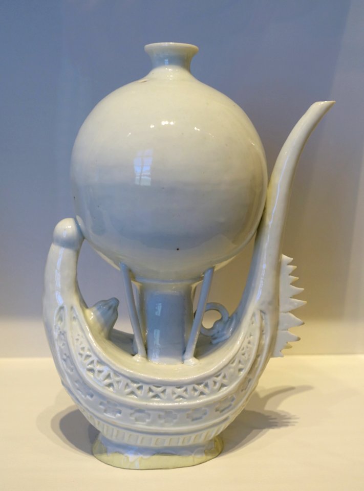 Montgolfier balloon ewer, Dehua ware, China, Qing dynasty, after 1783, porcelain - John and Mable Ringling Museum of Art - Sarasota, FL - DSC00695