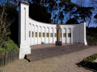 Montfort (Limburg) massagraf, het monument