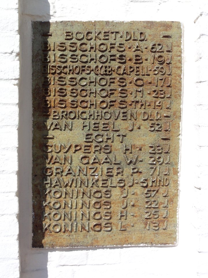 Montfort (Limburg) massagraf, namenplaat 01 van 12