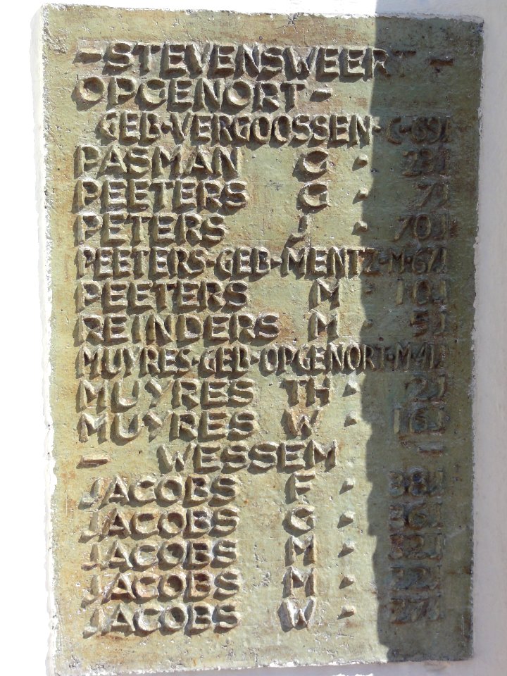 Montfort (Limburg) massagraf, namenplaat 11 van 12