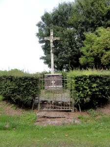 Montigny-en-Arrouaise (Aisne) croix de chemin