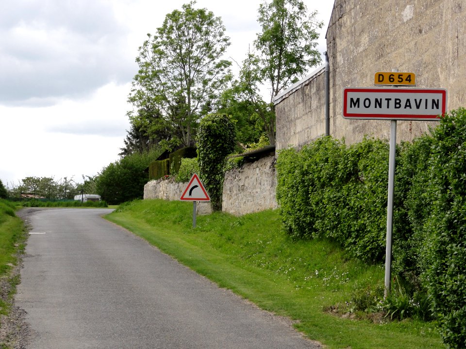Montbavin (Aisne) city limit sign