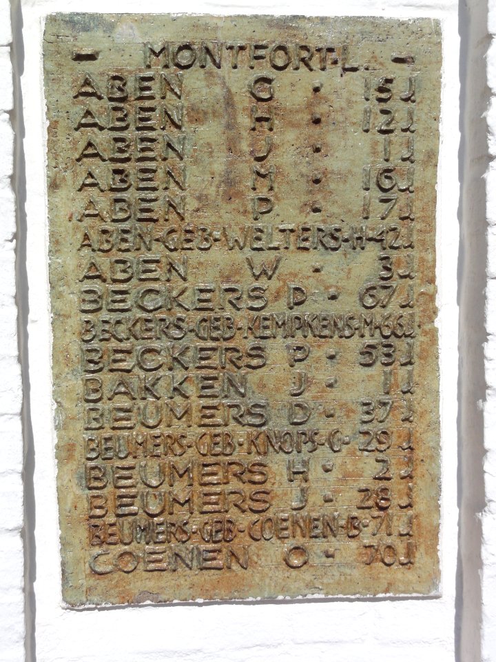 Montfort (Limburg) massagraf, namenplaat 05 van 12