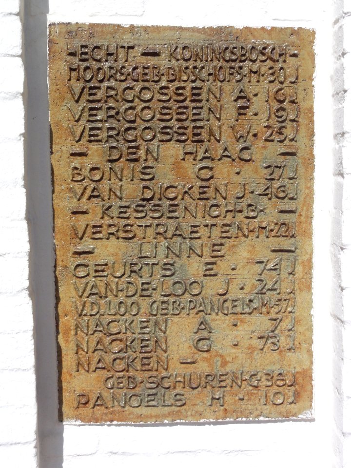 Montfort (Limburg) massagraf, namenplaat 03 van 12