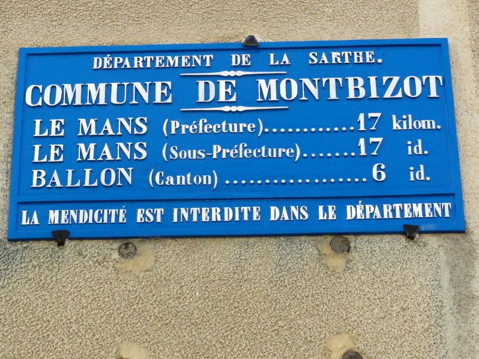 Montbizot (Sarthe) plaque de cocher identifiant communal