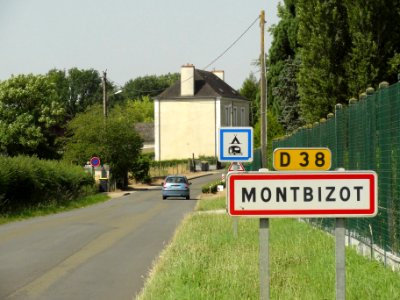 Montbizot (Sarthe) entrée