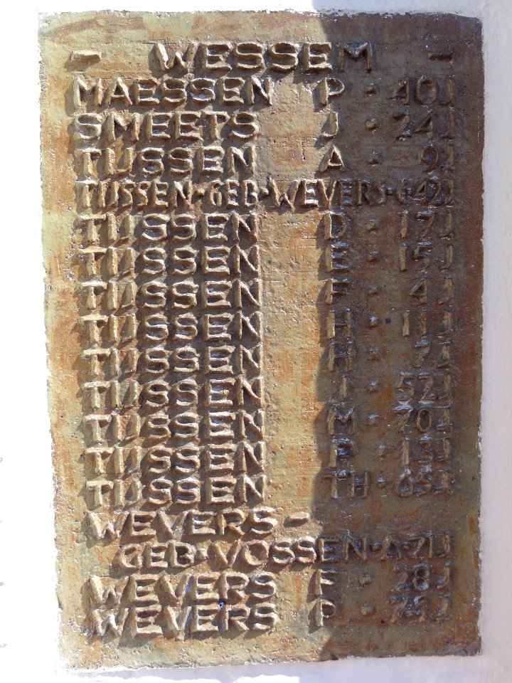 Montfort (Limburg) massagraf, namenplaat 12 van 12