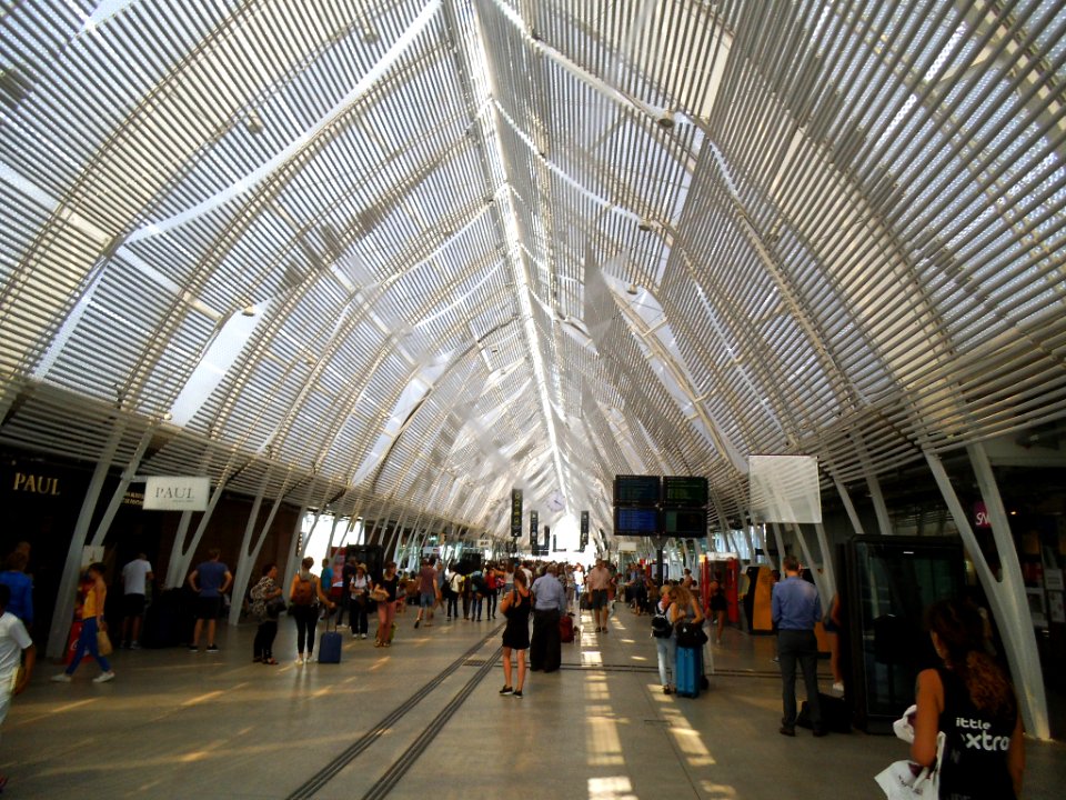 Montpellier Gare St Roch Les Fontaines En Petites Gouttes D Eau Font Un Environnement Très Agréable (161638235)