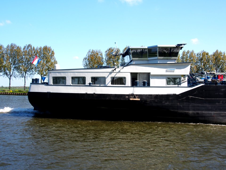 Montreal, ENI 02333685 at the Amsterdam-Rhine canal, pic7
