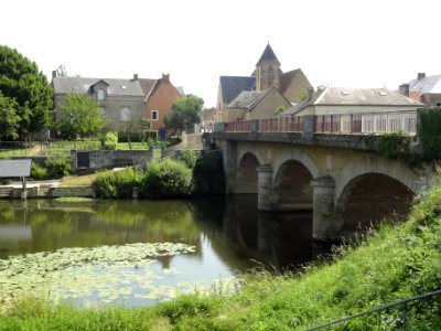 Montbizot (Sarthe) la Sarthe avec pont