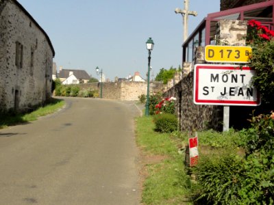 Mont-Saint-Jean (Sarthe) entrée