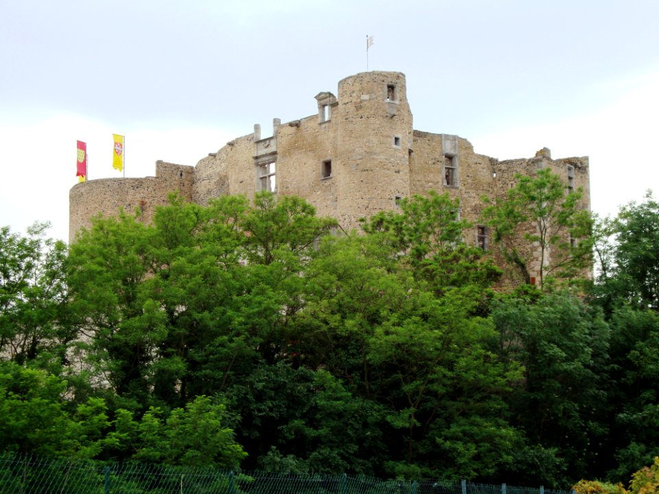 Montrond-les-Bains (Loire, Fr) château (ruine)