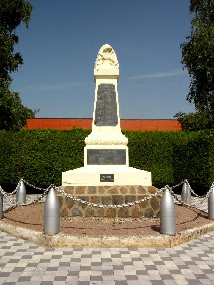 Montbizot (Sarthe) monument aux morts